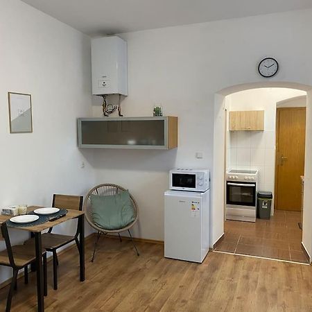 Cozy 1 Bedroom Studio In The Center Of Pilsen Exterior photo