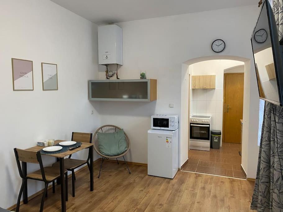 Cozy 1 Bedroom Studio In The Center Of Pilsen Exterior photo